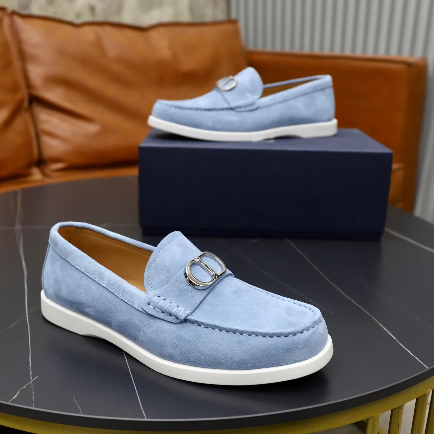 Ex-factory price: 540🙅‍♂️🙅‍♂️🙅‍♂️ Brand: Dior DIOR Standard code: Men's code 38/44 (45 can be customized) Grade: Same as the official website Material: Original cowhide stitching, cowhide lining, original TPU wear-resistant soft outsole Style categories: Leisure and sports version, footwear for driving, young fashion, European and American trends, British style Color: actual picture color